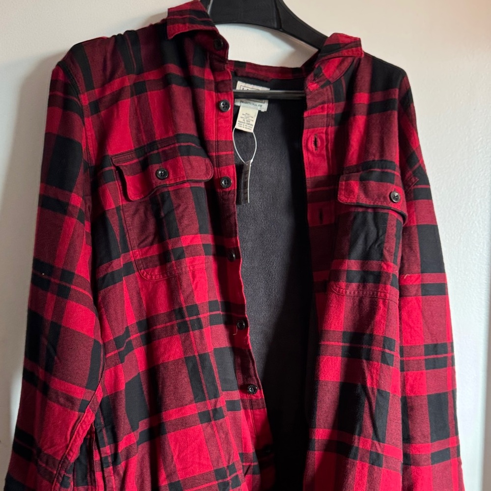 LL Bean Men’s XLarge NWT Red and Black Plaid Button-Up Shirt flannel